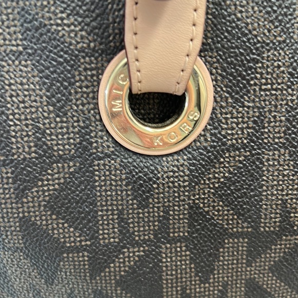 Michael Kors computer bag. - Picture 3 of 11